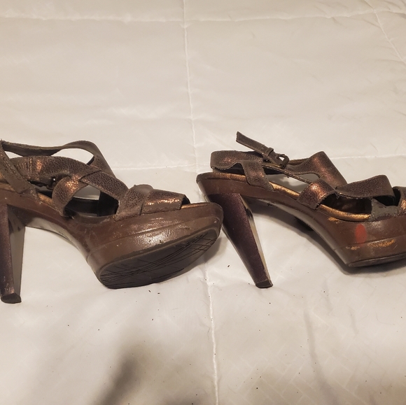 Maurices Bronze Strap Heels. Metallic bronz - Picture 4 of 4